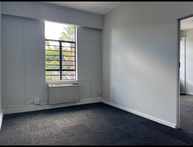 BUSINESS PROPERTY TO RENT IN CLAREMONT